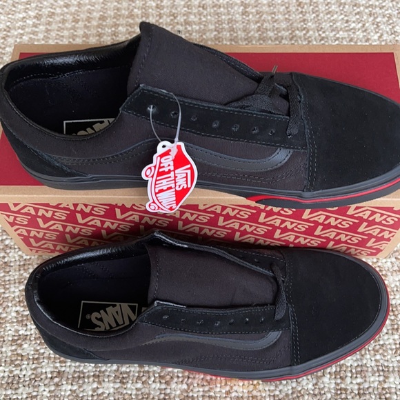 Vans Men’s Old Skool
(Flame Wall) Black/Black
VN0A38G1Q8Q
Sneakers - Picture 5 of 16